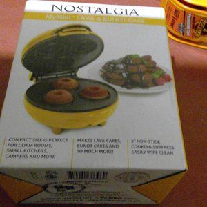 Nostalgia cool touch cake maker